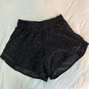 Black Printed Lululemon 4 inch Hotty Hot Shorts